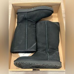 UGG Classic Tall II Black Sheepskin Boots Women’s 7